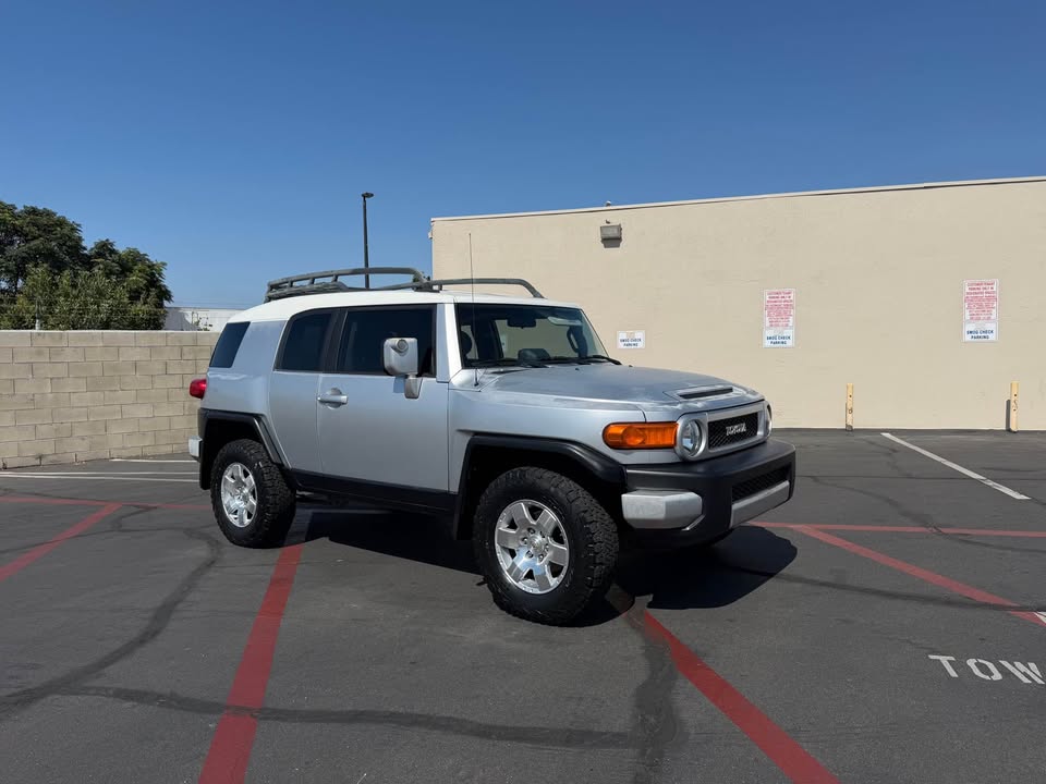 2007 Toyota FJ Cruiser · Sport Utility 2D in Orange, CA (photo 2)