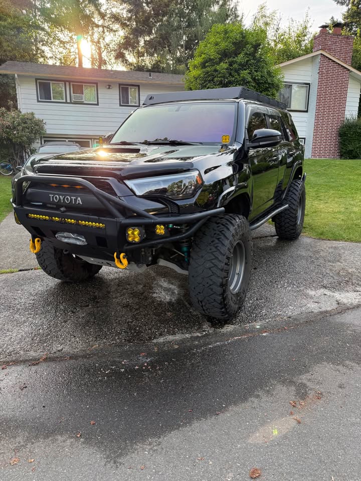 2017 Toyota 4Runner · TRD Off-Road Premium Sport Utility 4D in Bellevue, WA (photo 4)