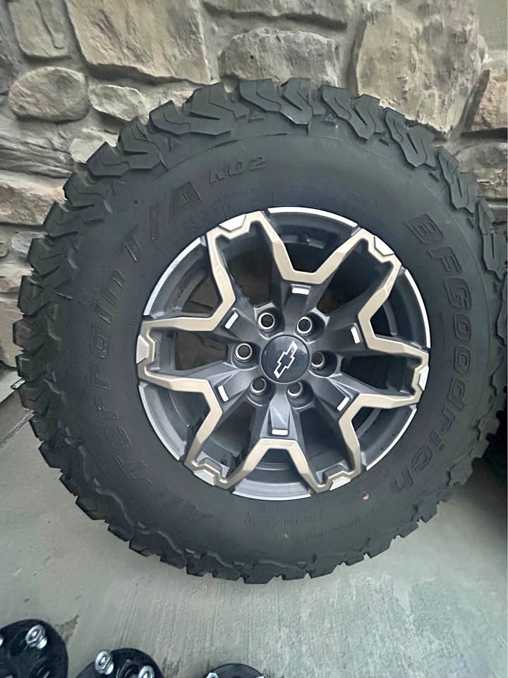 BFGoodrich All-Terrain T/A KO2 Tires 285/70/17 with Chevy ZR2 Wheels. (Full Set) in Bluffdale, UT (photo 1) — photo 1