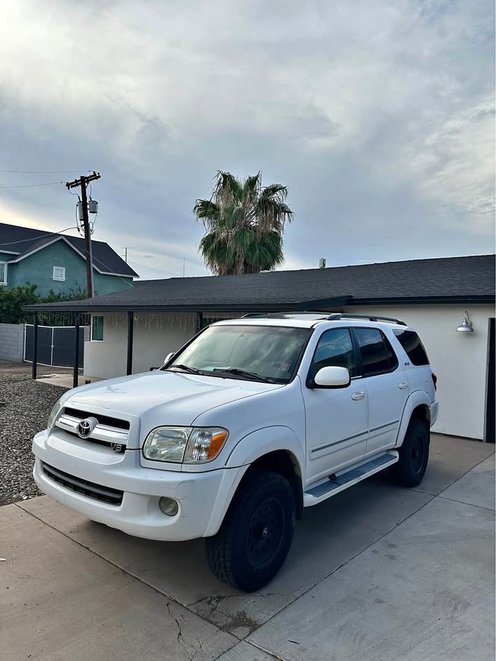 2005 Toyota Sequoia · Limited Sport Utility 4D in Phoenix, AZ (photo 1) — photo 1