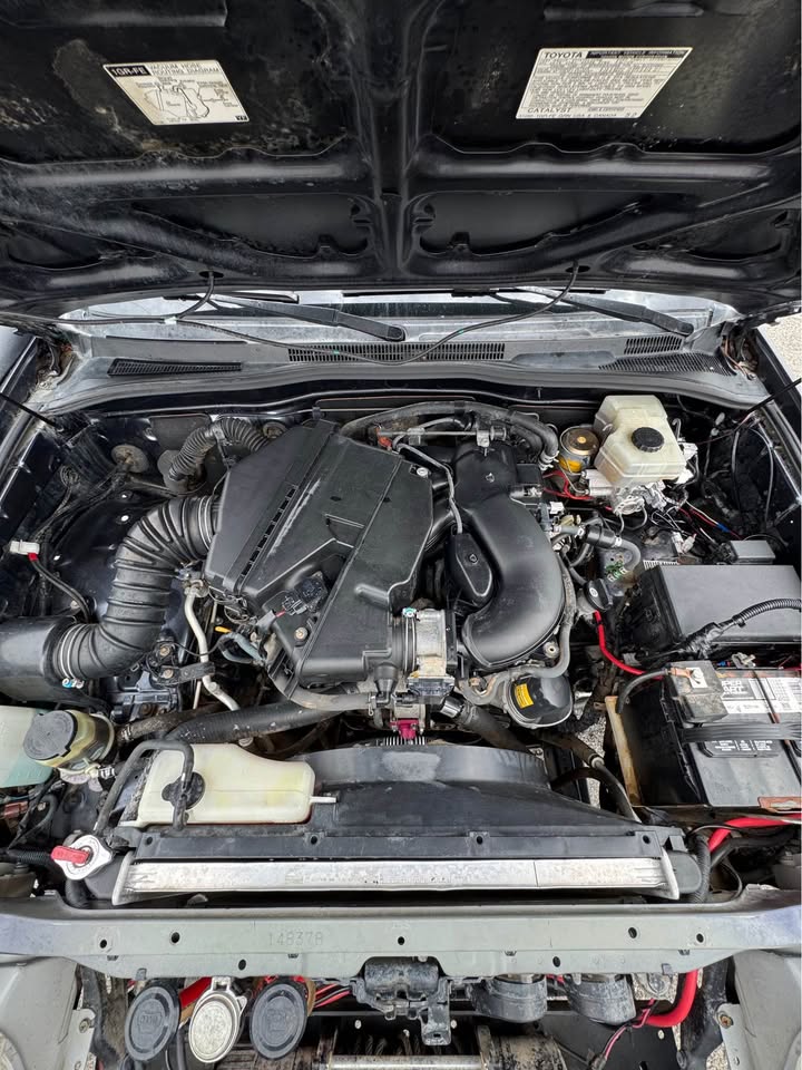 2004 Toyota 4Runner in Burbank, CA (photo 10) — photo 10