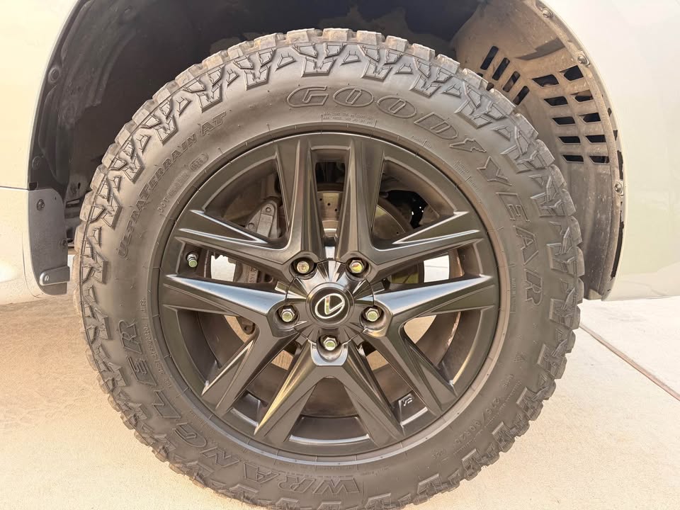 2011 Lexus LX · LX 570 Sport Utility 4D in Dripping Springs, TX (photo 10) — photo 10