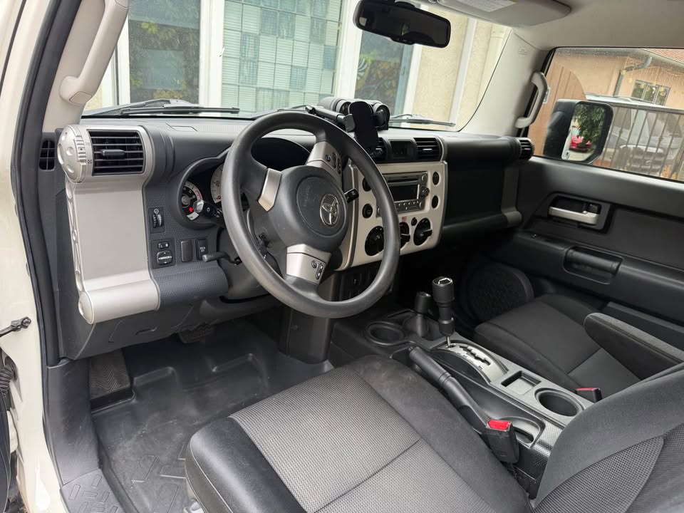 2014 Toyota FJ Cruiser · 4x4 5 speed Auto in Sun Valley, CA (photo 10) — photo 10