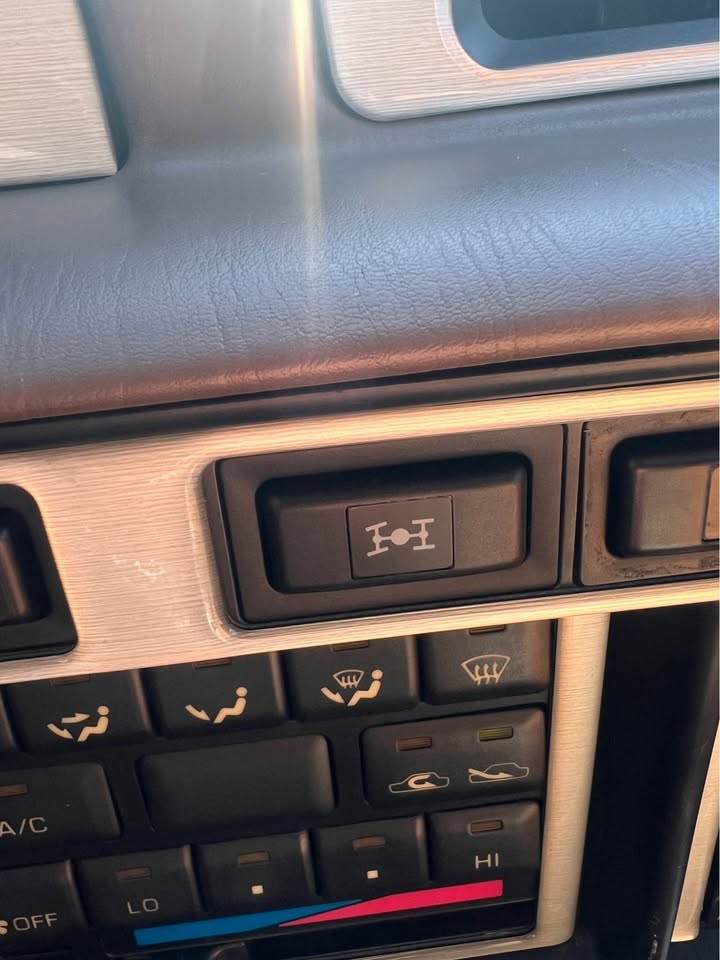 1996 Toyota FZJ 80 Landcruiser triple locked in Petaluma, CA (photo 11) — photo 11