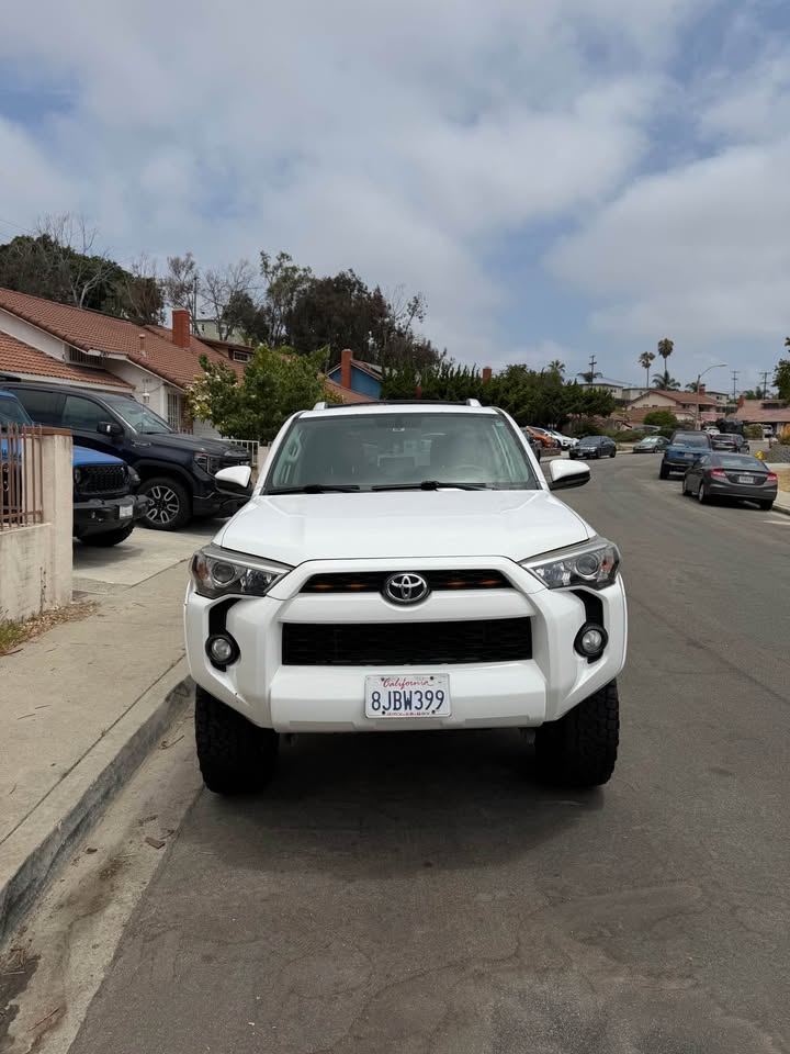 2016 Toyota 4Runner · SR5 Sport Utility 2D in San Diego, CA (photo 2)