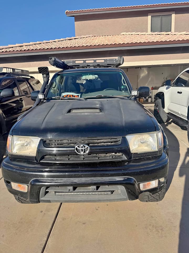 2002 Toyota 4Runner SR5 in Glendale, AZ (photo 1) — photo 1
