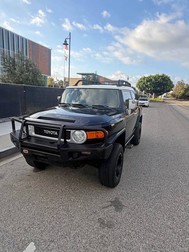 2010 Toyota FJ Cruiser · Sport Utility 2D in Wilmington, CA (photo 1) — photo 1