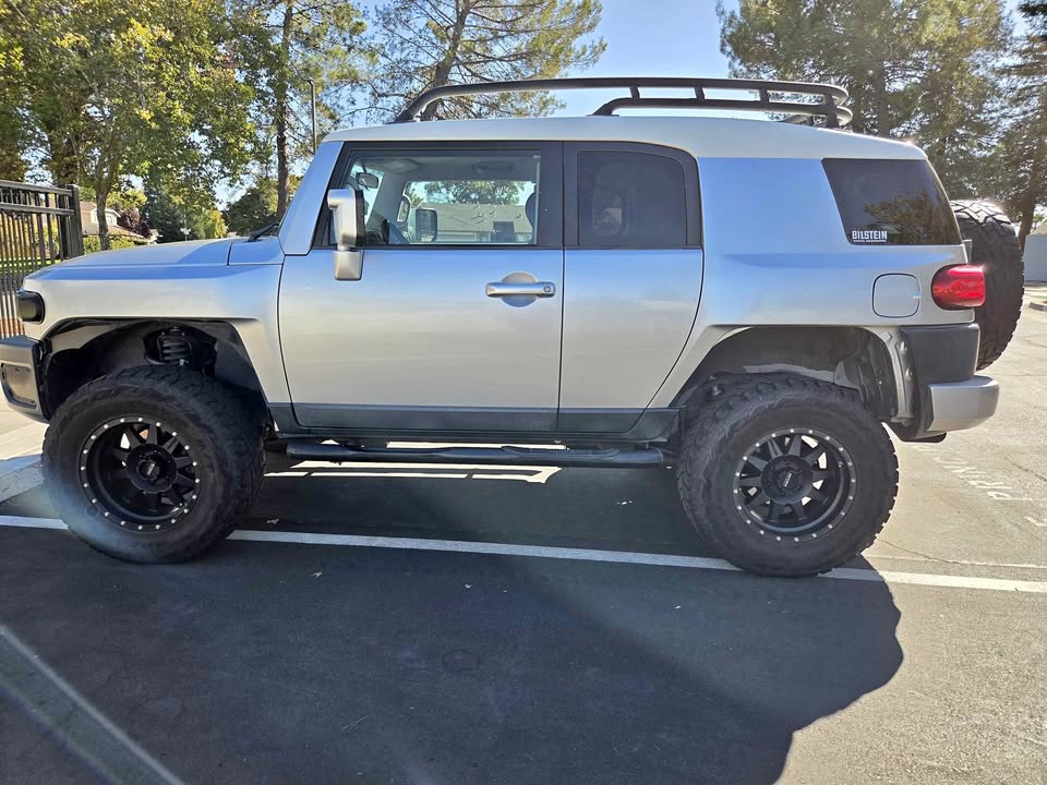 2008 Toyota FJ Cruiser · 4x4 Manual 6 Speed in North Highlands, CA (photo 1) — photo 1