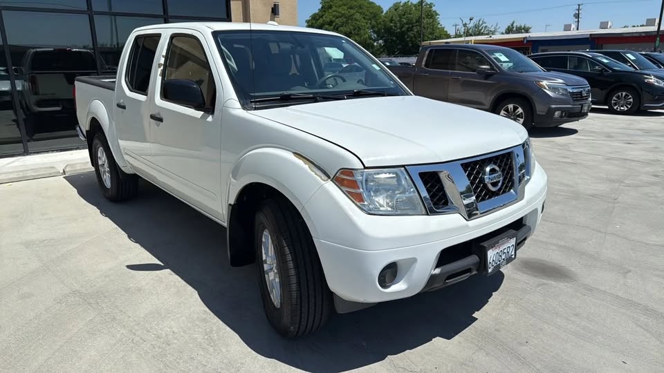 2018 Nissan Frontier Crew Cab SV Pickup 4D 5 ft in Fresno, CA (photo 11) — photo 11