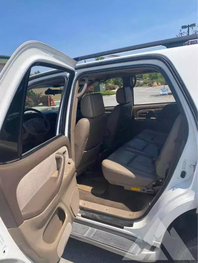 2003 Toyota Sequoia — photo 3