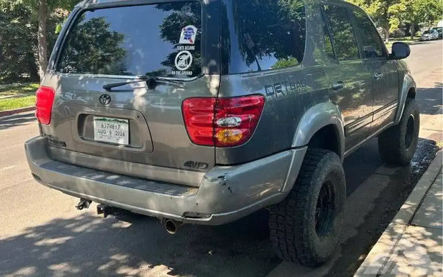 2004 Toyota Sequoia — photo 3