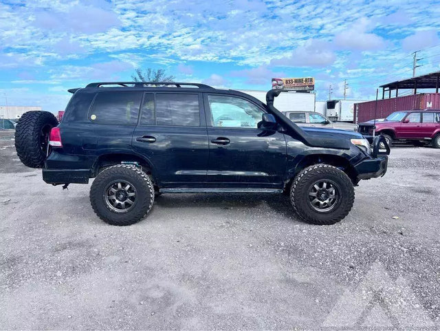 2011 Toyota Land Cruiser — photo 3