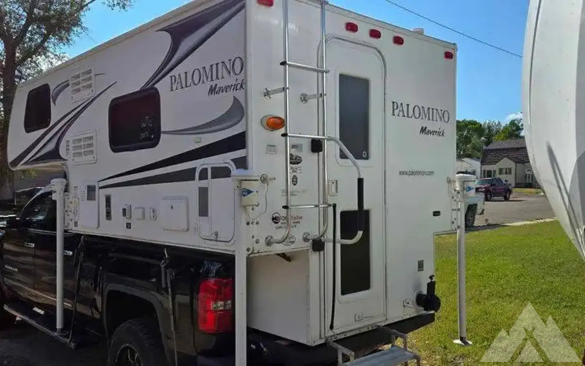 2012 palomino in bed truck camper — used for sale in Kemmerer, WY (photo 2) — photo 2
