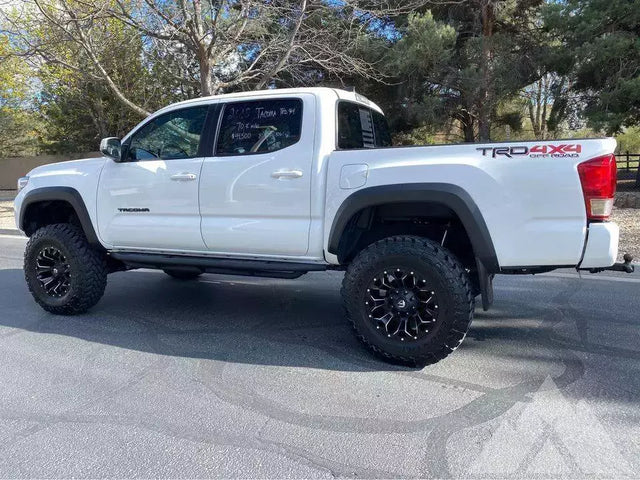 2018 Toyota Tacoma — photo 3