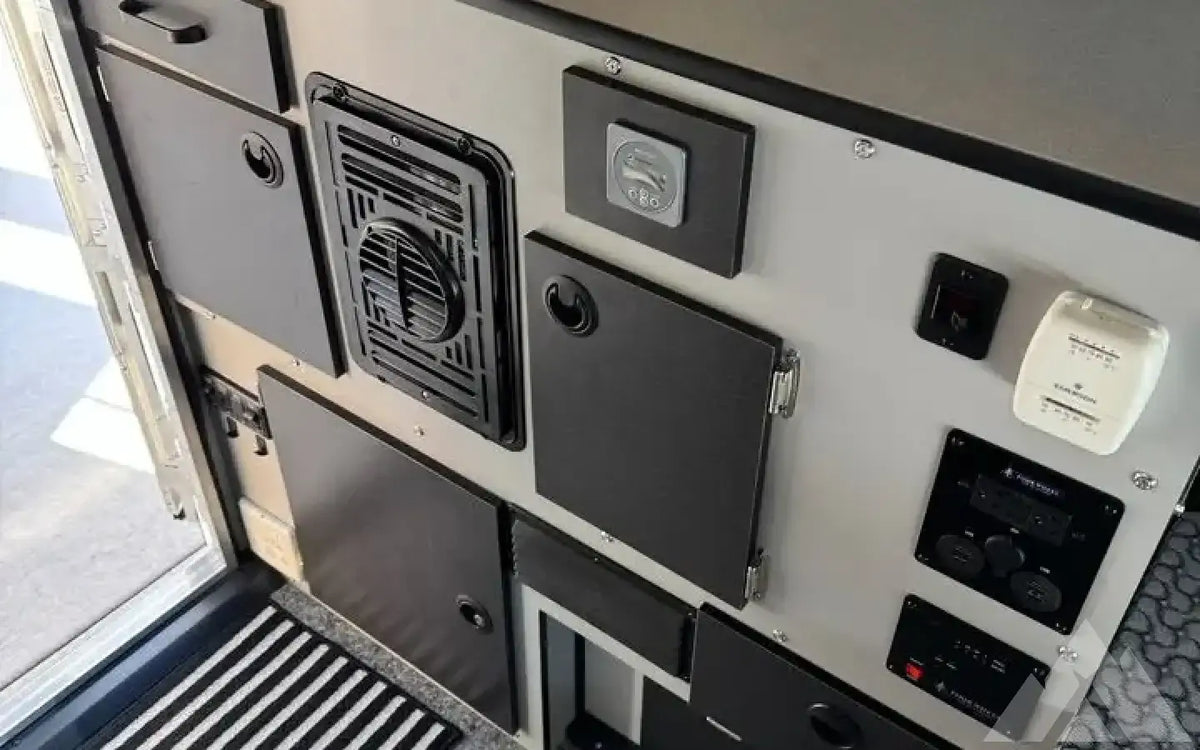 2019 Four Wheel Campers Hawk Slide — used for sale in Flagstaff, AZ (photo 4) — photo 4