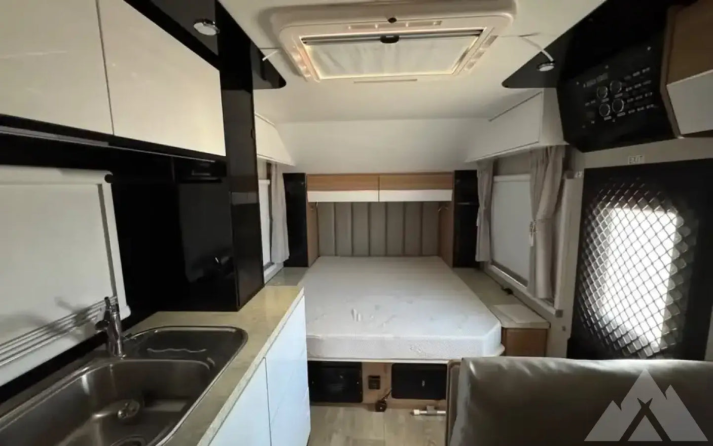2022 Black Series 19hq - rugged, off grid trailer! — used overland trailer for sale in Idaho Falls, ID (photo 9)