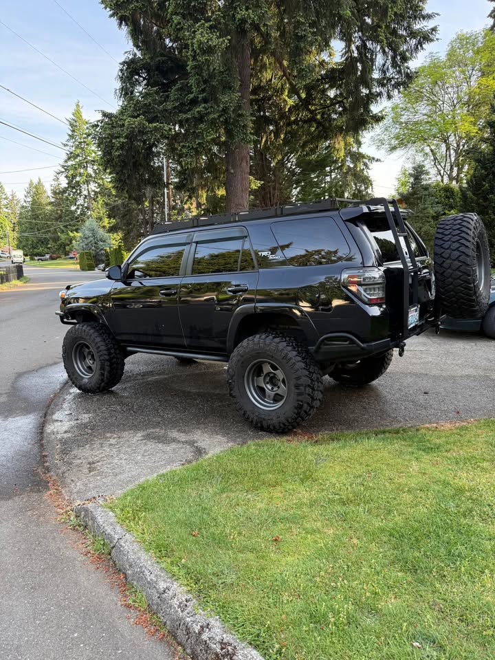 2017 Toyota 4Runner · TRD Off-Road Premium Sport Utility 4D in Bellevue, WA (photo 11)