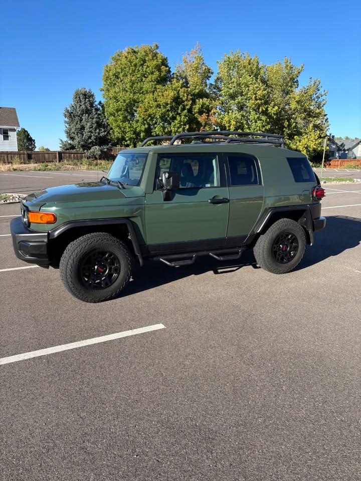 2011 Toyota FJ Cruiser in Centennial, CO (photo 2) — photo 2