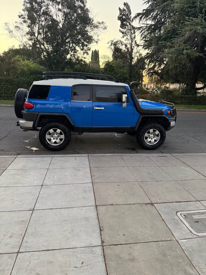 2008 Toyota FJ Cruiser · Sport Utility 2D in Fresno, CA (photo 2) — photo 2