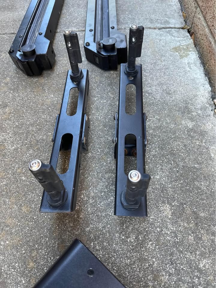 Front runner Maxtrax angles mount with lockable pins in Suisun City, CA (photo 2) — photo 2