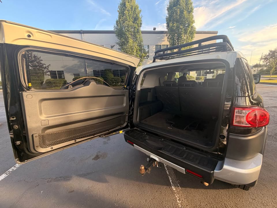 2010 Toyota FJ Cruiser · 4WD in Auburn, WA (photo 6)