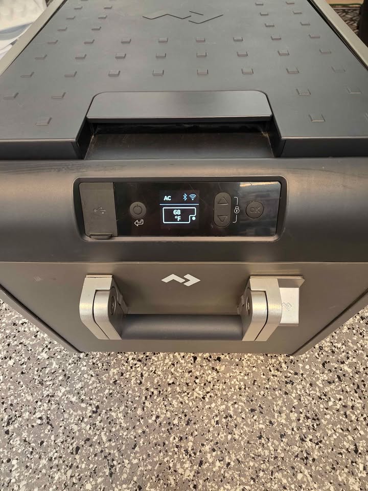 Dometic FX5 35 portable fridge/freezer outdoor use / RV/ Motorhome in Brush Prairie, WA (photo 4) — photo 4