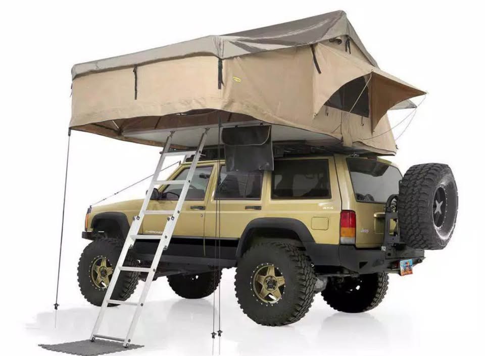 Smittybilt Overlander XL Gen 1 Rooftop Tent with Annex in Salinas, CA (photo 3) — photo 3