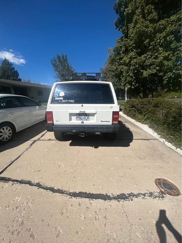 1988 Jeep Cherokee 2-Door XJ – 4.0L Inline. Collectors item as well as runs well — photo 3