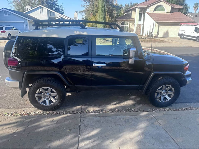 2014 Toyota FJ Cruiser — photo 3