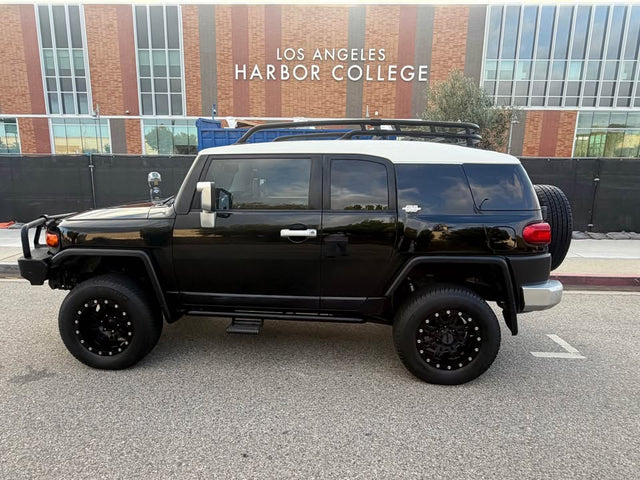 2010 Toyota FJ Cruiser · Sport Utility 2D — photo 3
