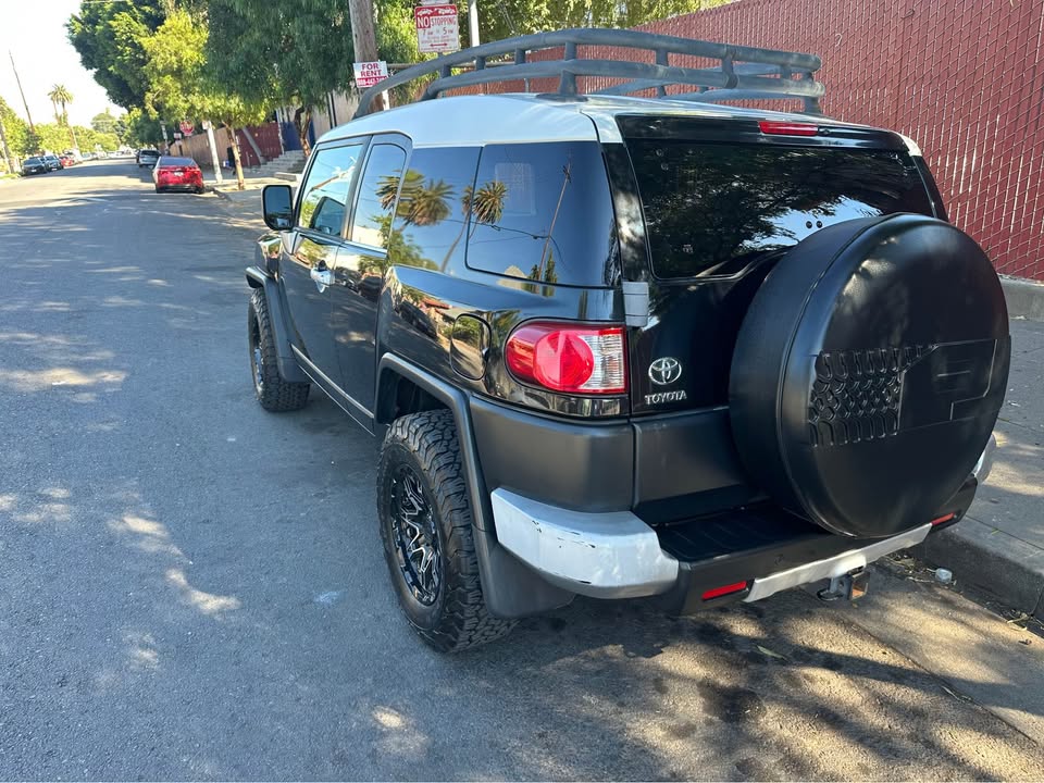 2007 Toyota FJ Cruiser · Sport Utility 2D in Los Angeles, CA (photo 3) — photo 3