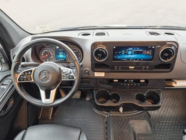 2023 Winnebago REVEL BMB44E — photo 3