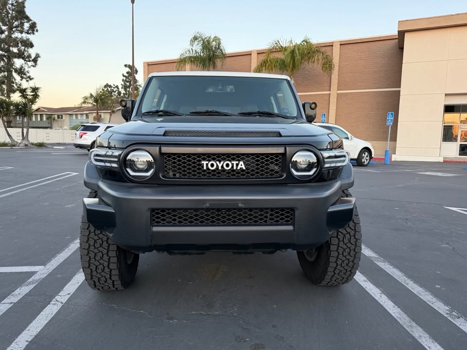 2012 Toyota FJ Cruiser 4WD in Huntington Beach, CA (photo 3) — photo 3