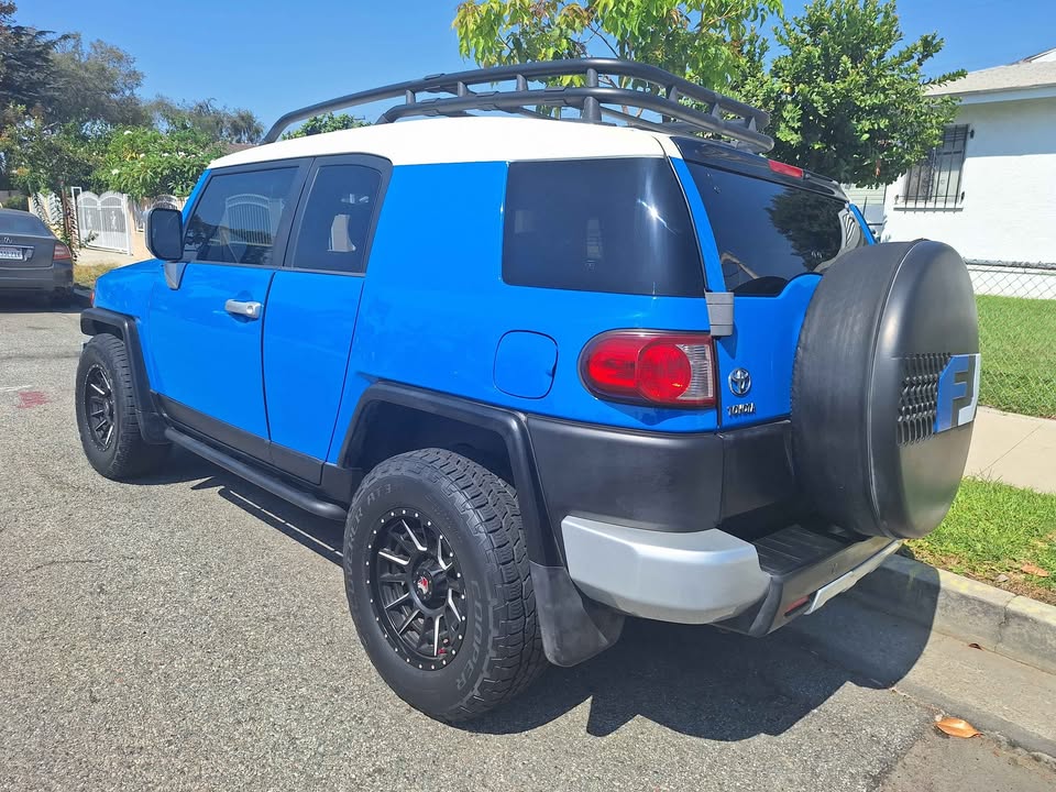 2007 Toyota FJ Cruiser · Sport Utility 2D in Bell Gardens, CA (photo 3) — photo 3