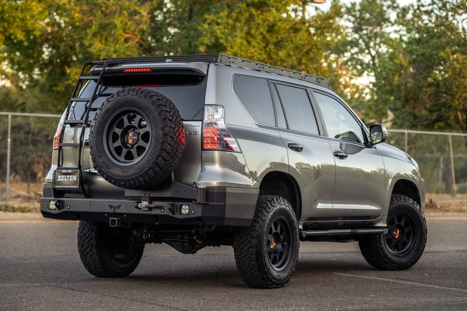 2016 Lexus GX 460 Luxury in Boulder, CO (photo 3) — photo 3