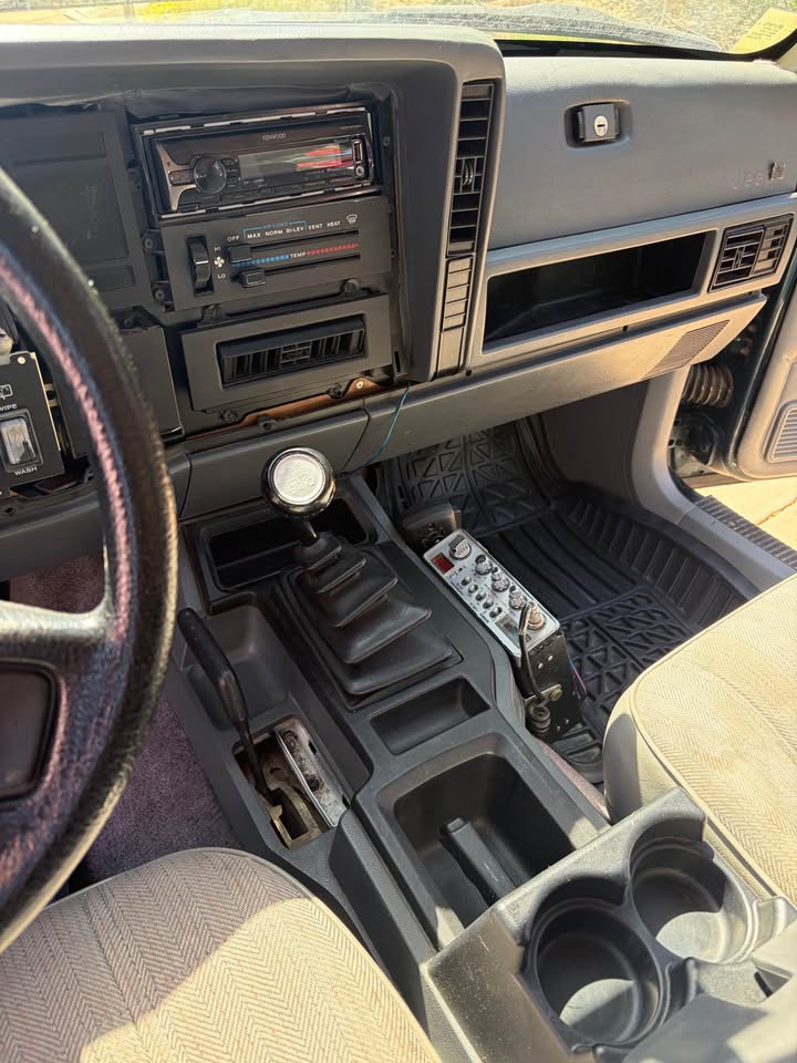 1995 Jeep Cherokee in Longmont, CO (photo 3) — photo 3