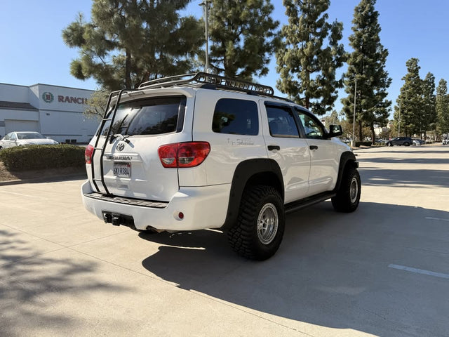 2010 Toyota Sequoia — photo 3