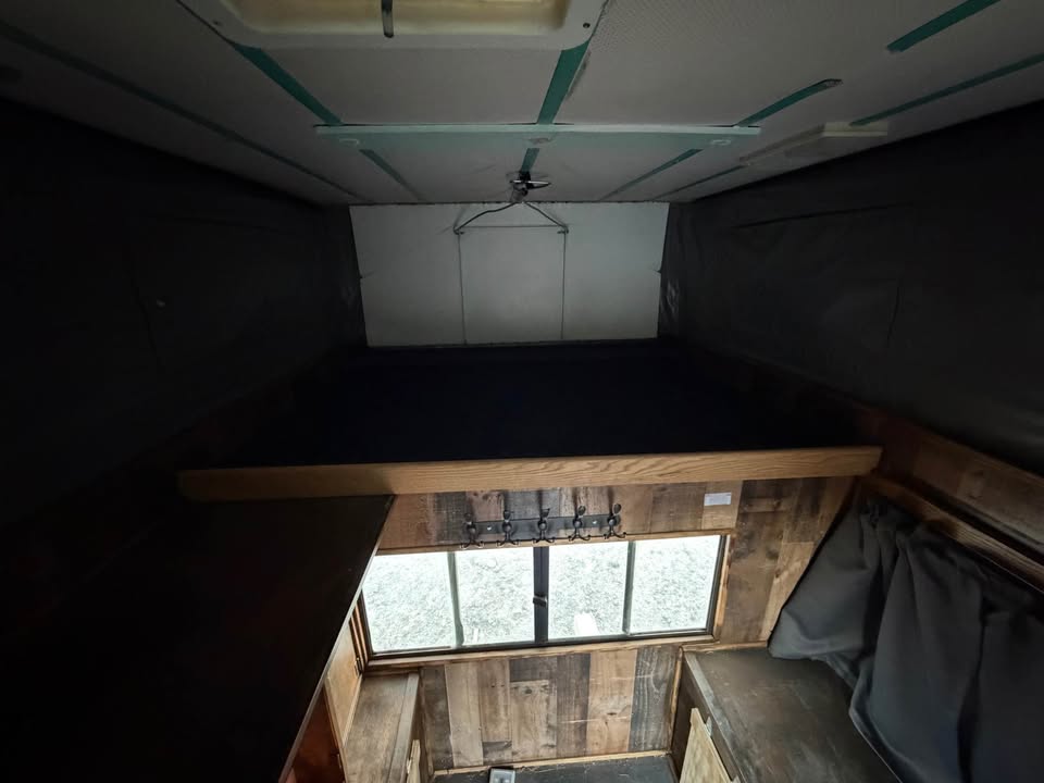 Four Wheel Camper for Tacoma or Five Foot Bed Midsize Truck in Silver Springs, NV (photo 10) — photo 10