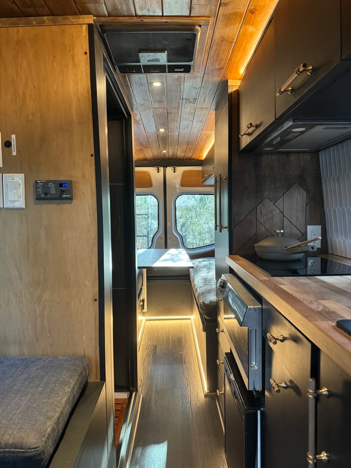 2016 Mercedes-Benz 2500 sprinter rv (170” wheel base) in Portland, OR (photo 9) — photo 9