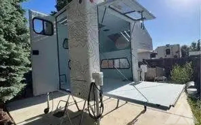 4-Season flatbed truck camper shell — photo 3
