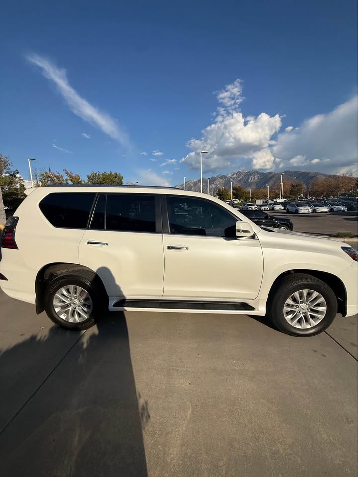 2021 Lexus GX GX 460 Premium Sport Utility 4D in Sandy, UT (photo 4) — photo 4