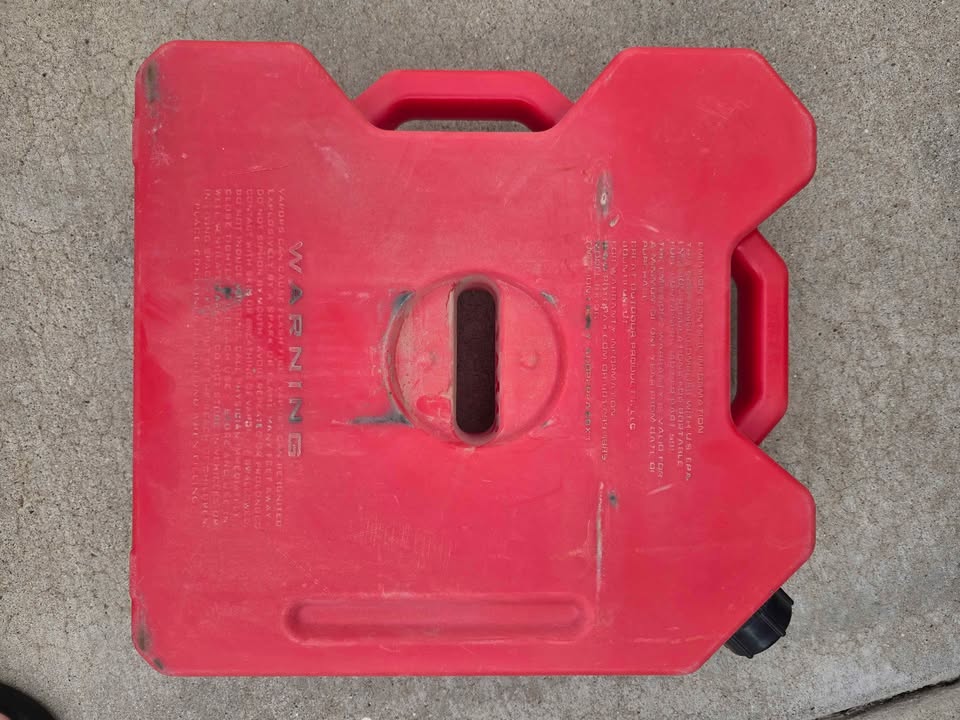 RotopaX 3 Gallon Gasoline Container with Mounting Hardware in Cave Creek, AZ (photo 4) — photo 4