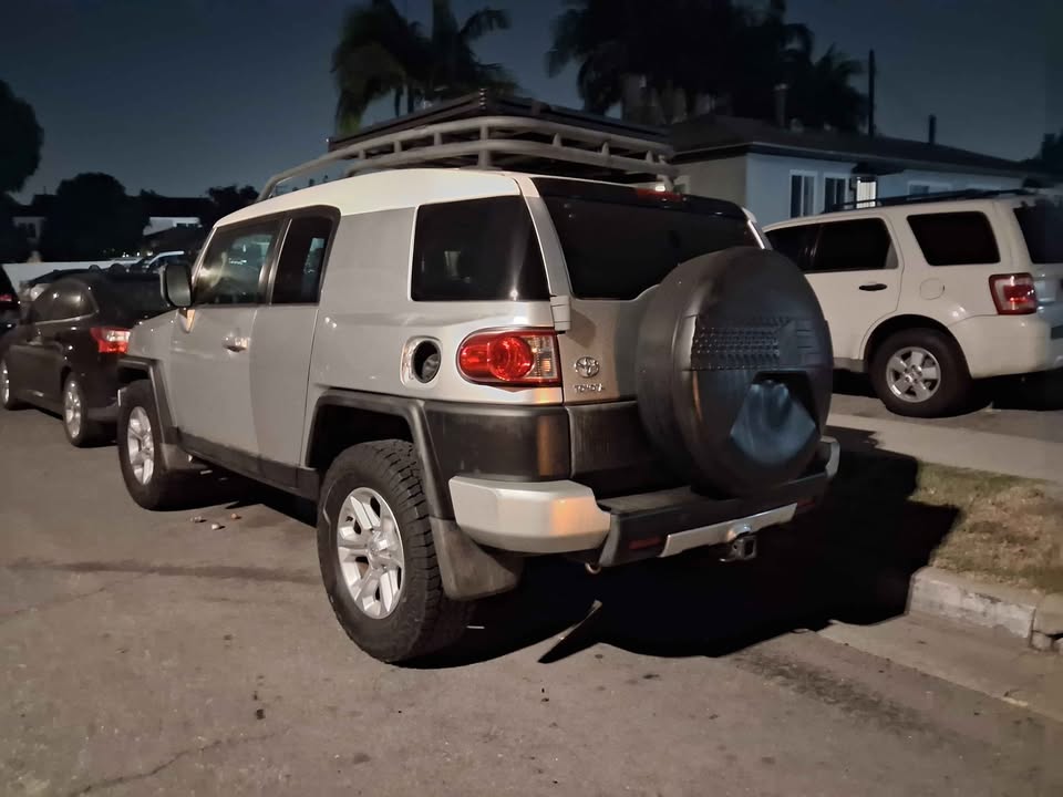 2007 Toyota FJ Cruiser · Sport Utility 2D in Downey, CA (photo 4) — photo 4