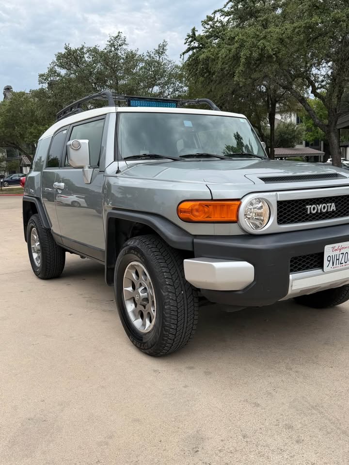 2012 Toyota FJ Cruiser · Sport Utility 2D in Austin, TX (photo 4) — photo 4