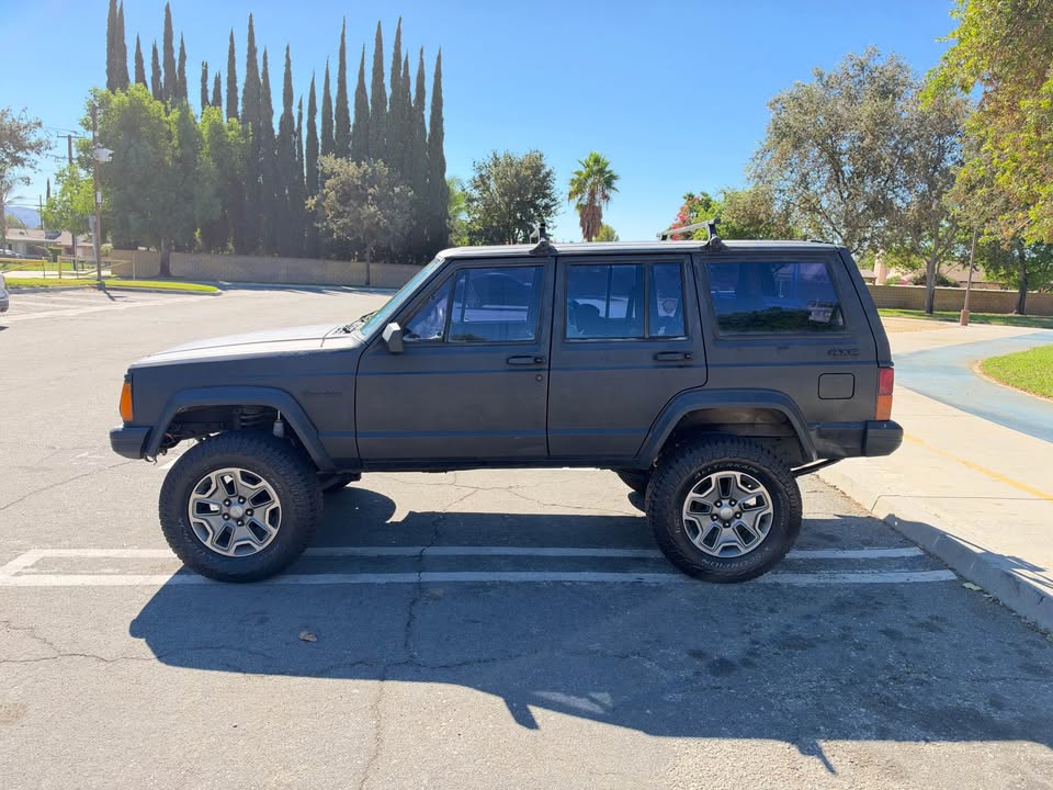 1991 Jeep Cherokee · 75th Anniversary Sport Utility 4D in Rialto, CA (photo 4) — photo 4
