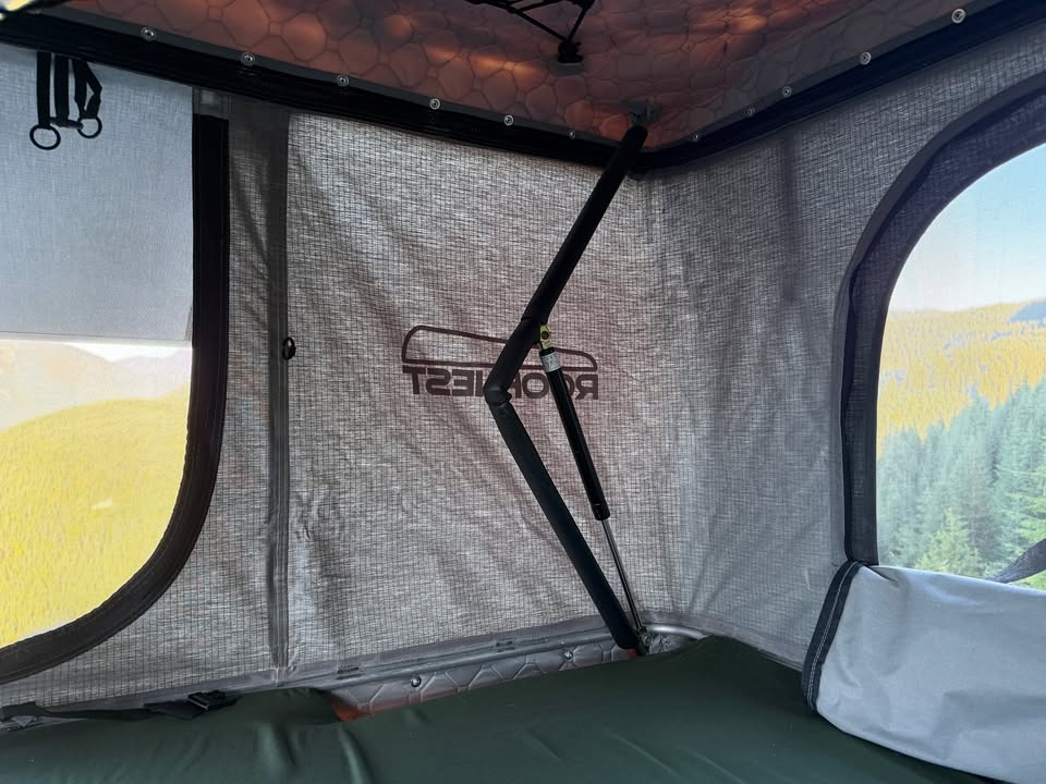 Roofnest Sparrow Hardshell Rooftop Tent – Very Good Condition in Seattle, WA (photo 4) — photo 4
