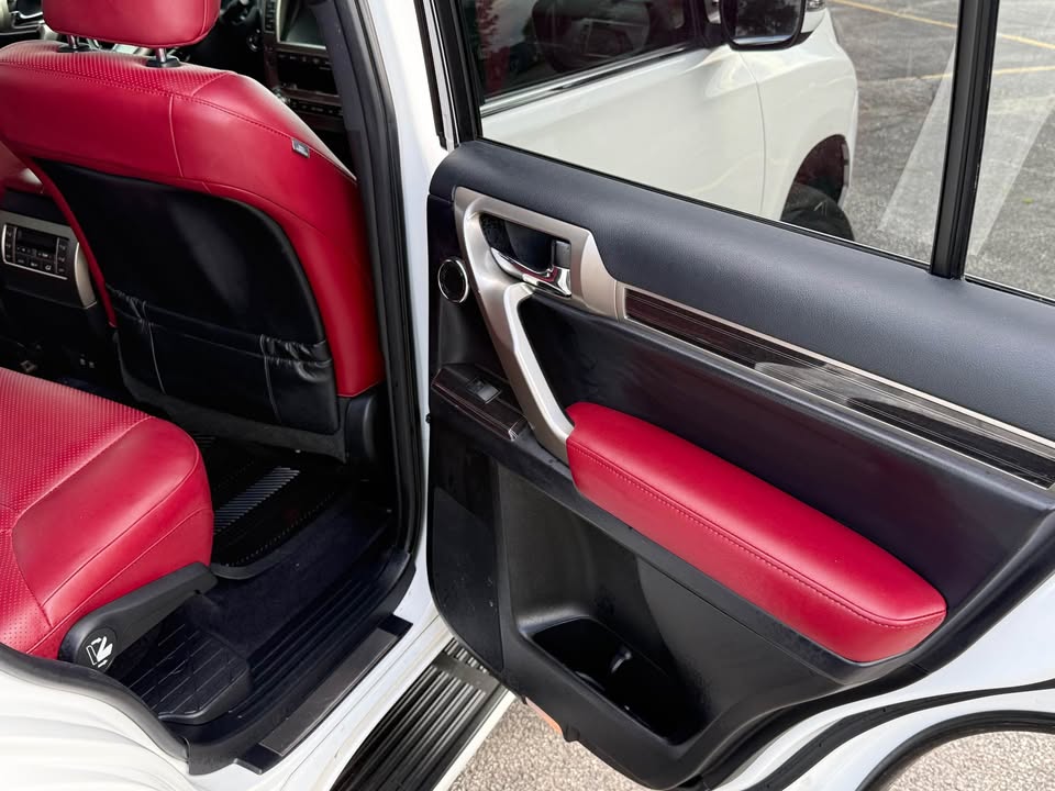 2020 Lexus GX in Toronto, ON (photo 9)