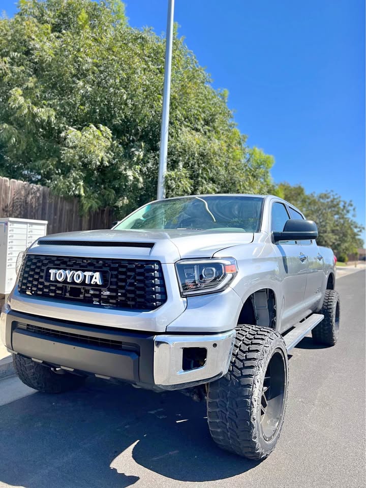 2008 Toyota Tundra CrewMax · SR5 Pickup 4D 5 1/2 ft in Fresno, CA (photo 1) — photo 1