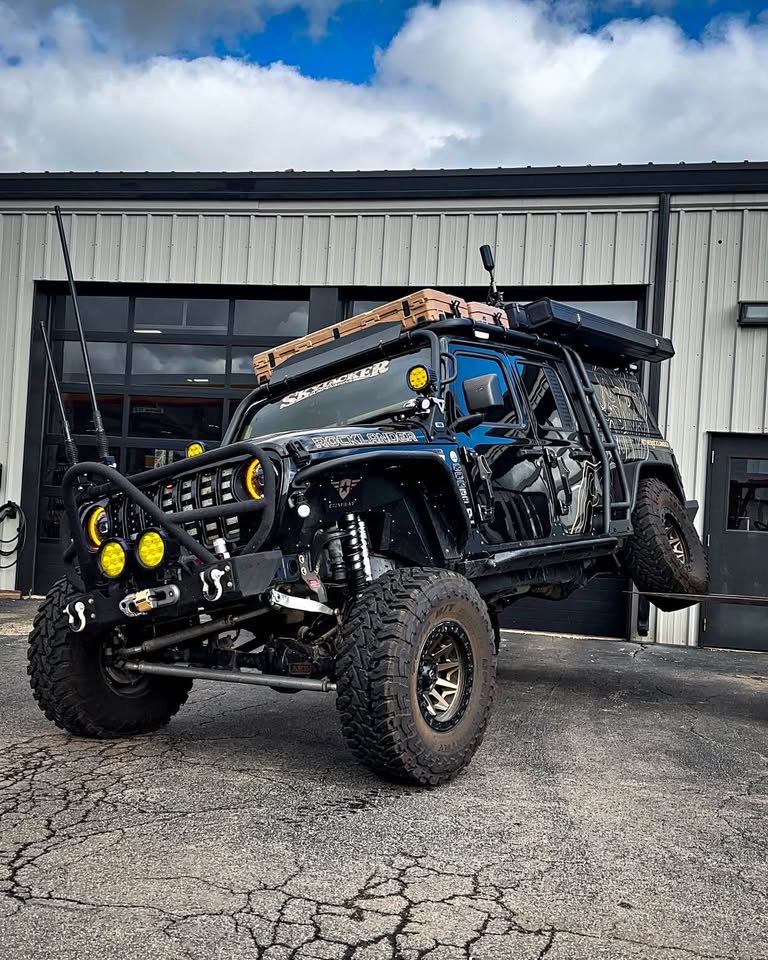 2020 Jeep Gladiator · Overland Pickup 4D 5 ft in McHenry, IL (photo 1) — photo 1