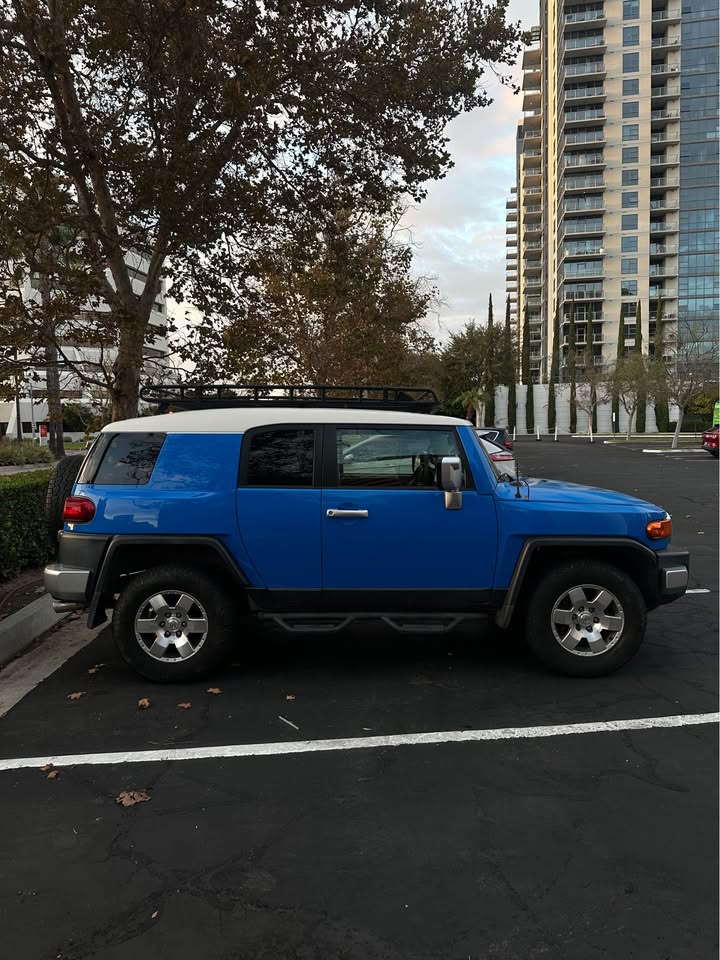 2007 Toyota FJ Cruiser · 4x4 in Irvine, CA (photo 5) — photo 5